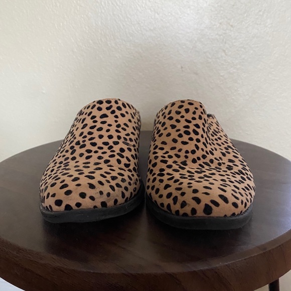Cheetah Quipid Mules - Picture 2 of 3